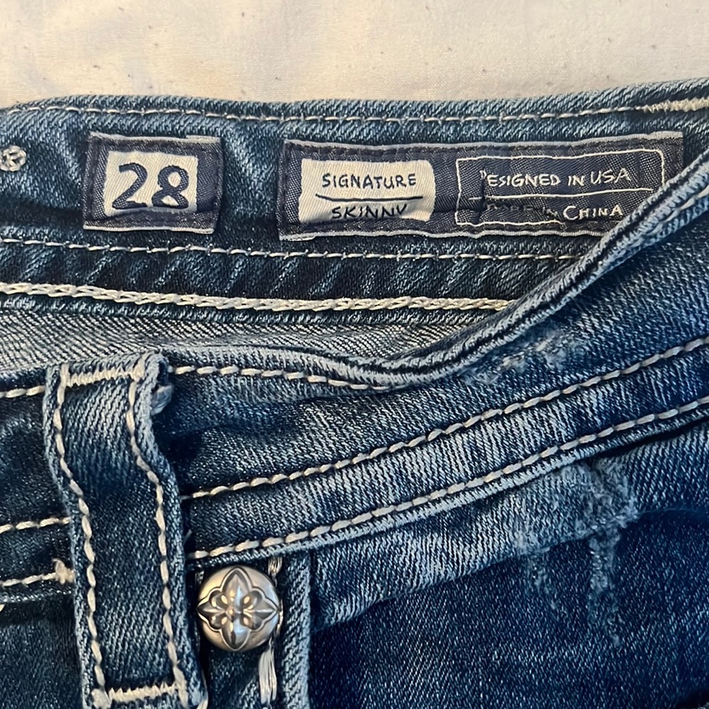 Signature skinny size 28 Miss Me jeans